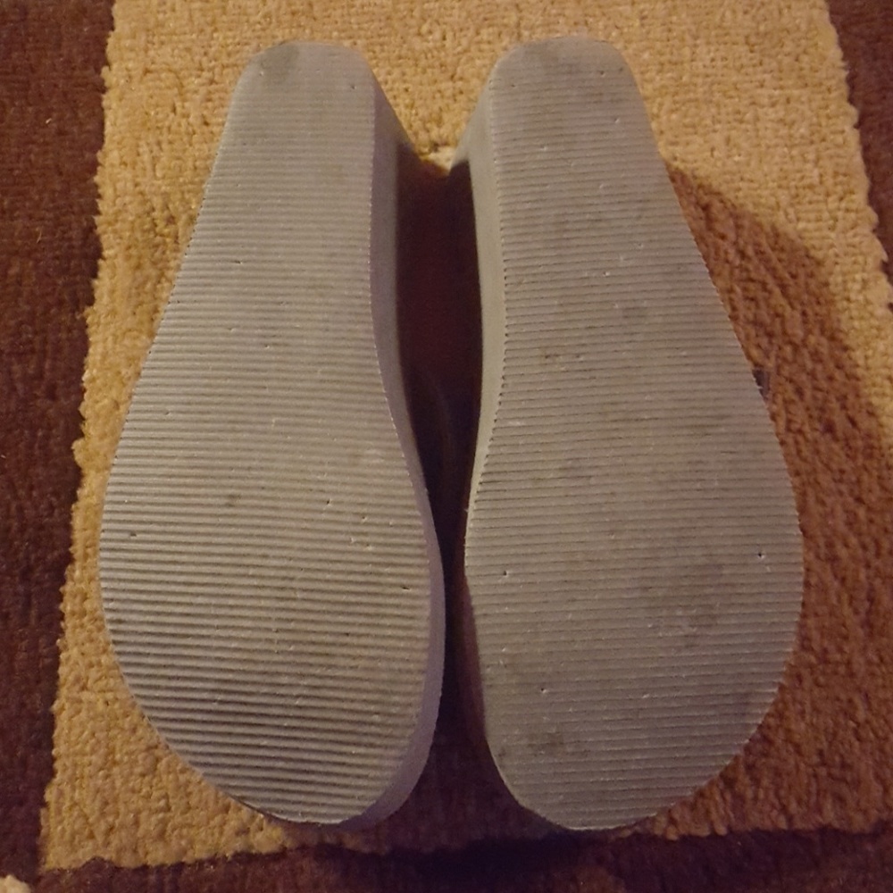 *GUC* Apt. 9 Gray Flower Wedge Sandles - Picture 3 of 4